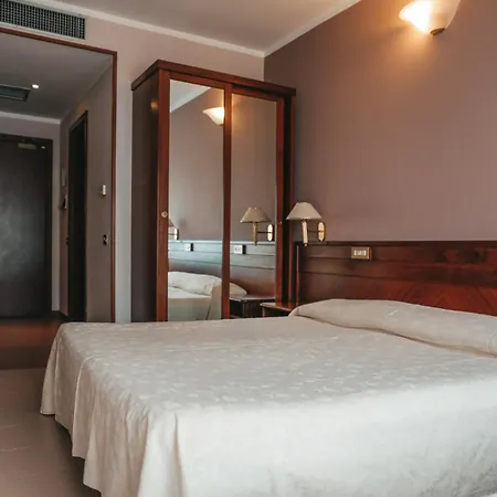 Hotel Dante Family 4*