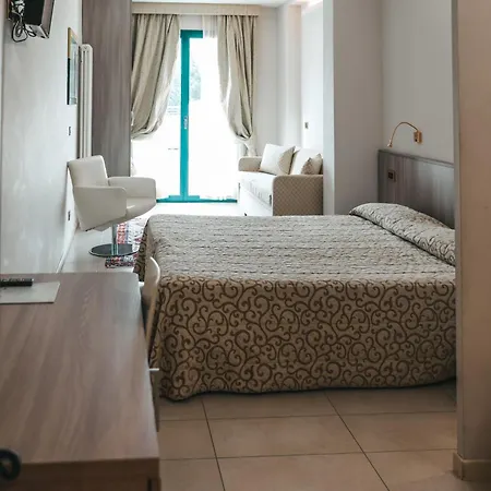 Hotel Dante Family 4*