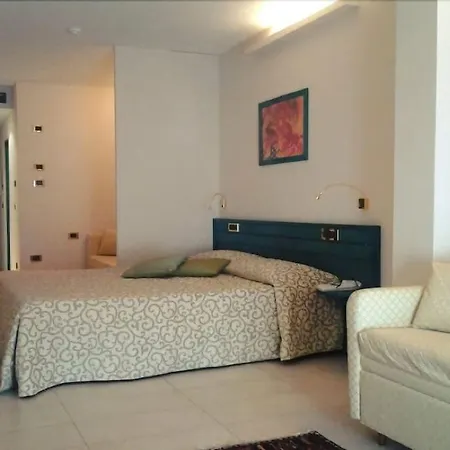 Hotel Dante Family