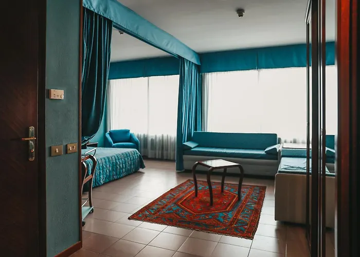 Hotel Dante Family